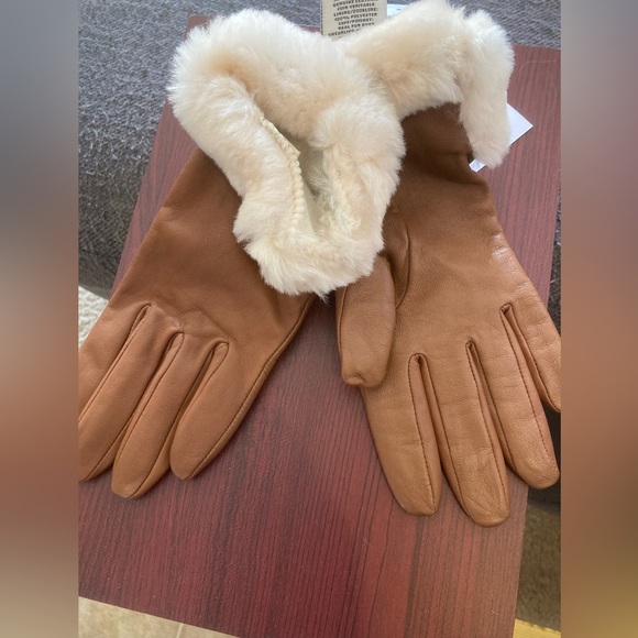 Ugg Leather fur gloves - Picture 5 of 5